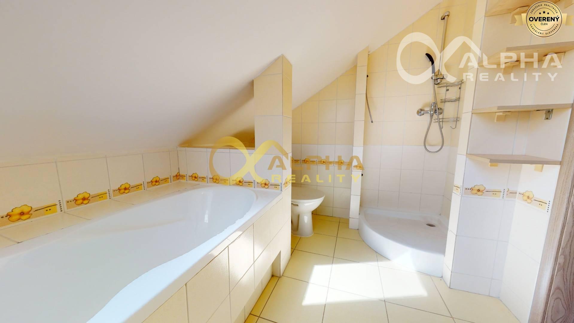 3 izbový podkrovný byt s loggiou, centrum, Spišská Nová Ves