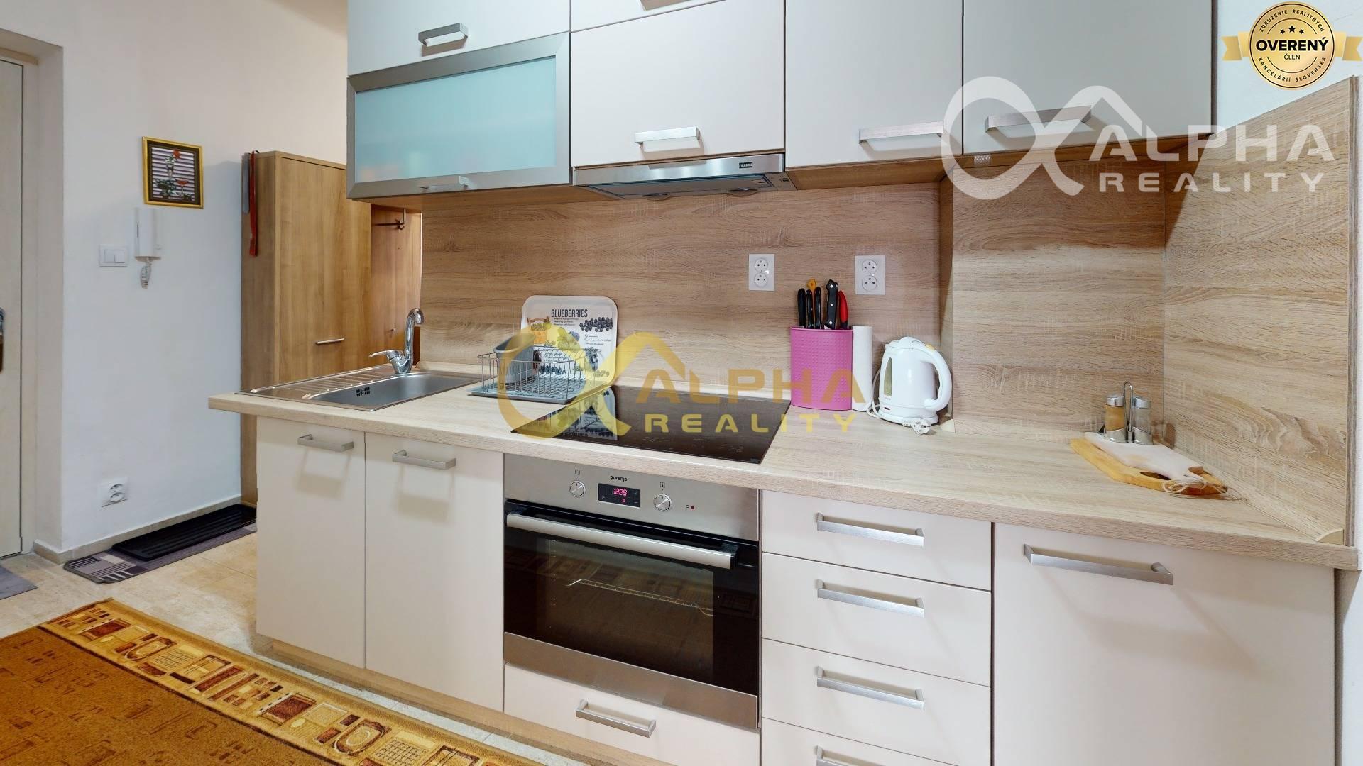 EXKLUZÍVNE 2i byt upravený na 3i, s garážou, centrum, Spišská Nová Ves