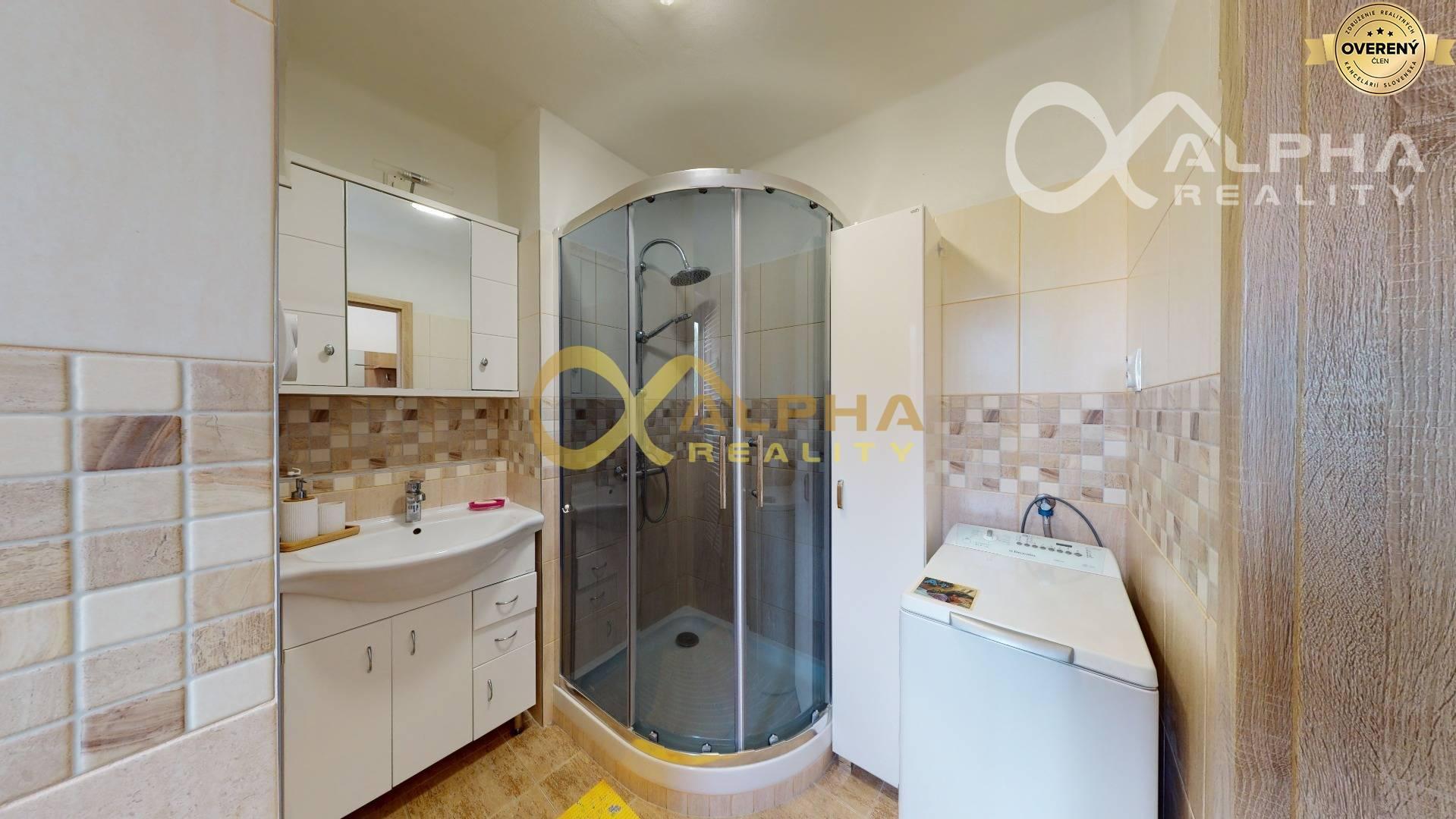 EXKLUZÍVNE 2i byt upravený na 3i, s garážou, centrum, Spišská Nová Ves