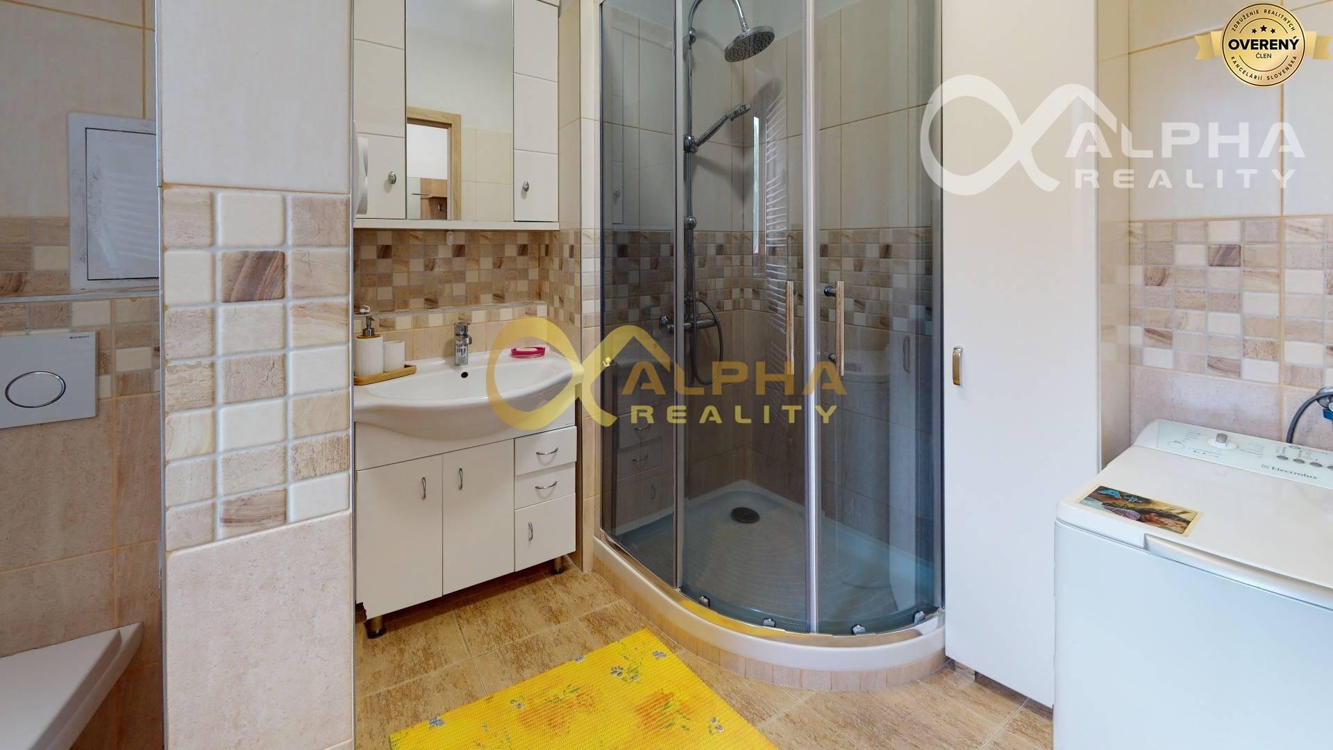 EXKLUZÍVNE 2i byt upravený na 3i, s garážou, centrum, Spišská Nová Ves