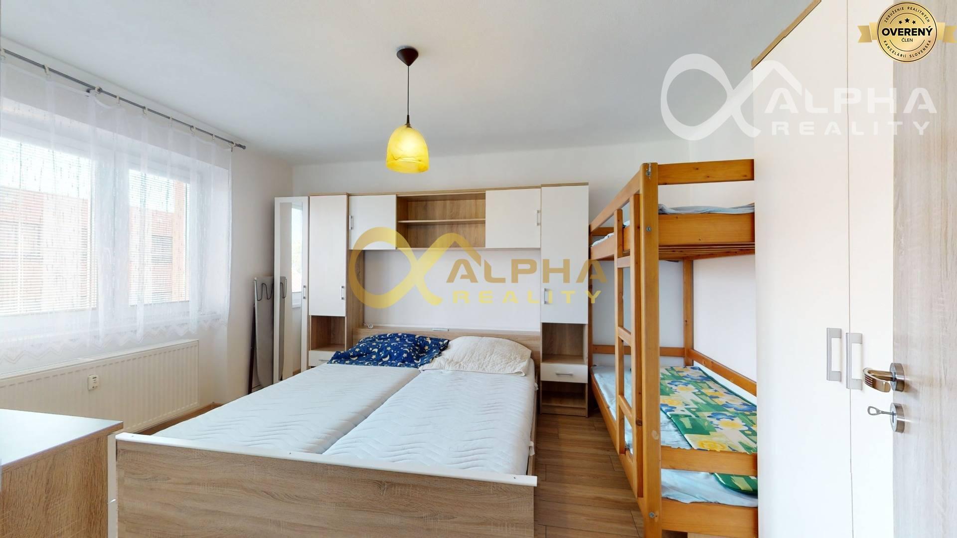 EXKLUZÍVNE 2i byt upravený na 3i, s garážou, centrum, Spišská Nová Ves