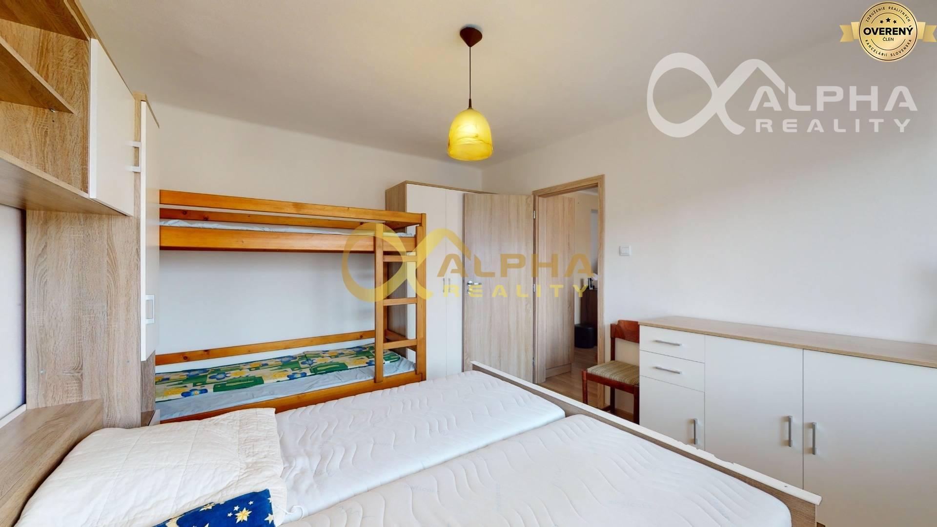 EXKLUZÍVNE 2i byt upravený na 3i, s garážou, centrum, Spišská Nová Ves