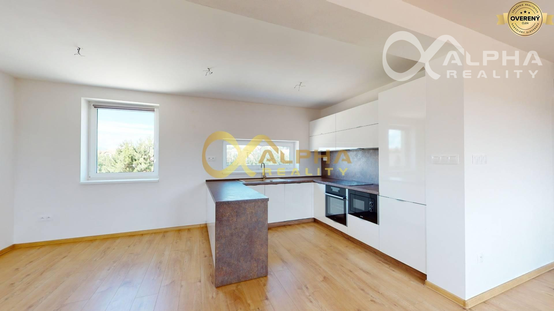 EXKLUZÍVNE Nadštandardný 4 izbový byt s balkónom, Odorín, okres SNV