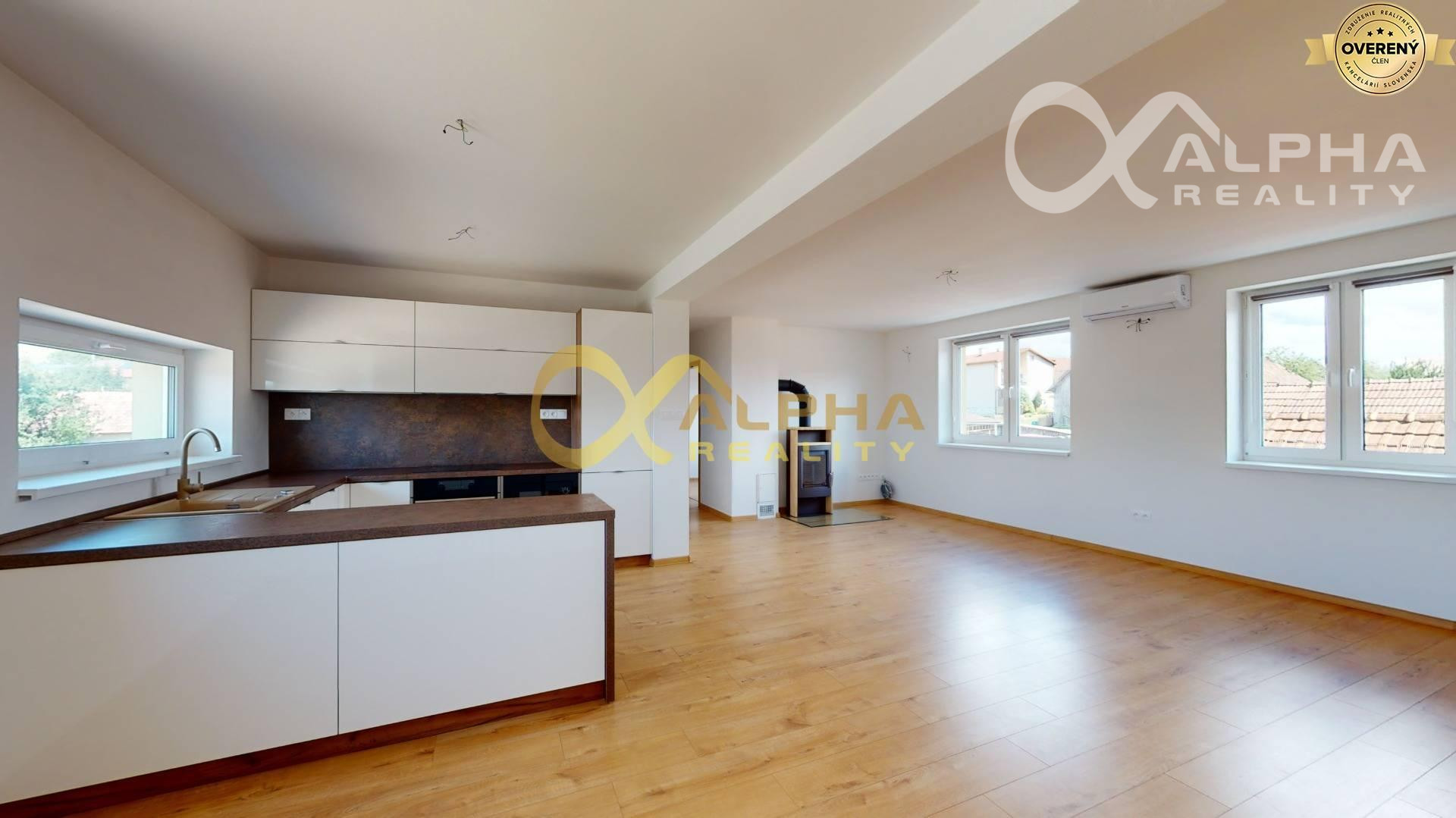 EXKLUZÍVNE Nadštandardný 4 izbový byt s balkónom, Odorín, okres SNV