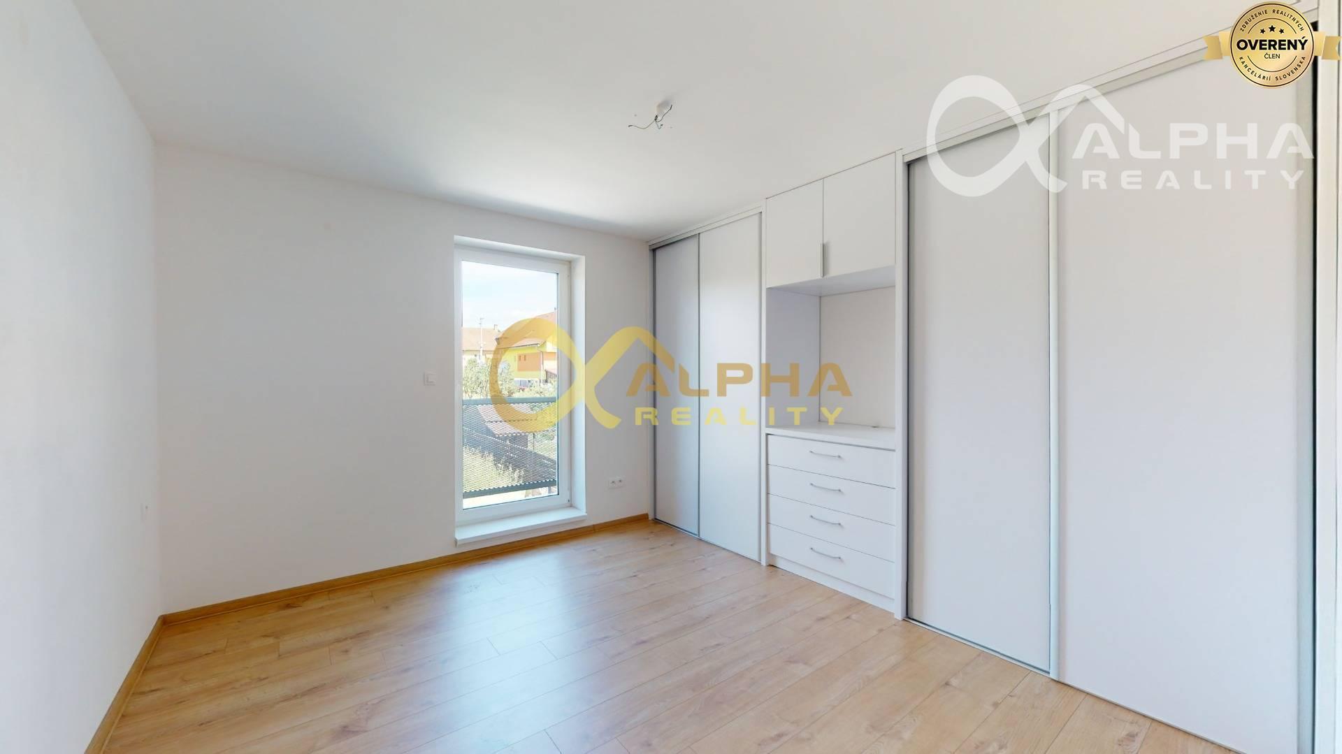 EXKLUZÍVNE Nadštandardný 4 izbový byt s balkónom, Odorín, okres SNV