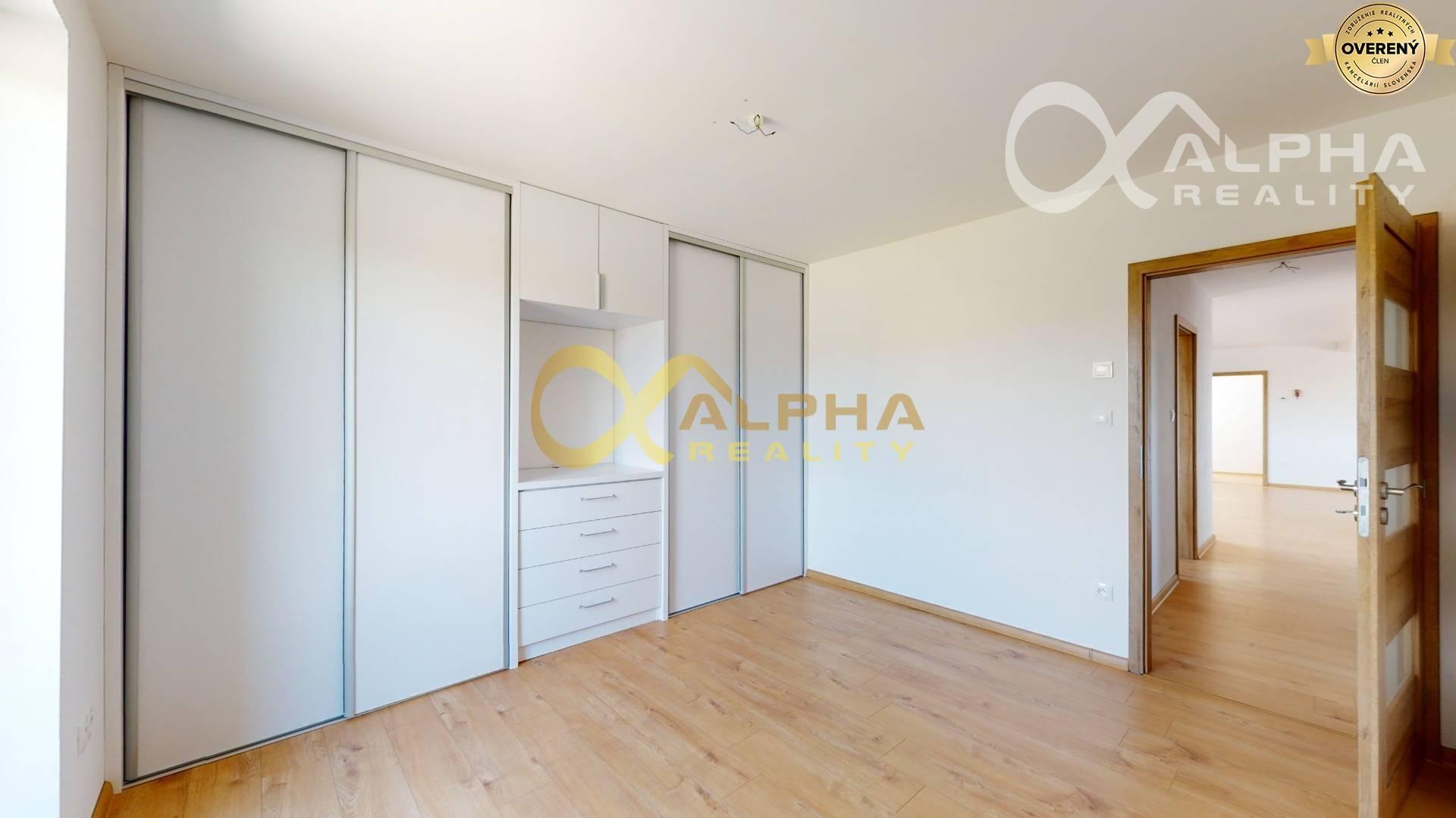 EXKLUZÍVNE Nadštandardný 4 izbový byt s balkónom, Odorín, okres SNV