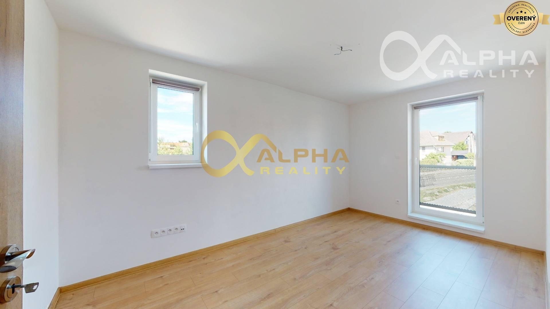 EXKLUZÍVNE Nadštandardný 4 izbový byt s balkónom, Odorín, okres SNV