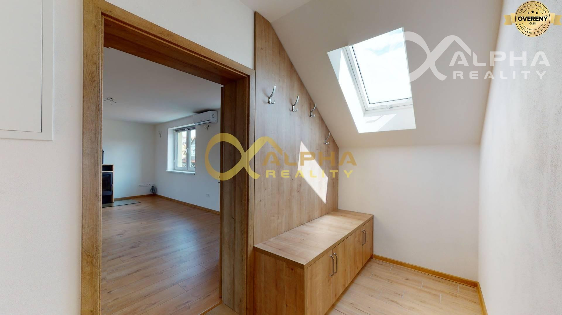 EXKLUZÍVNE Nadštandardný 4 izbový byt s balkónom, Odorín, okres SNV