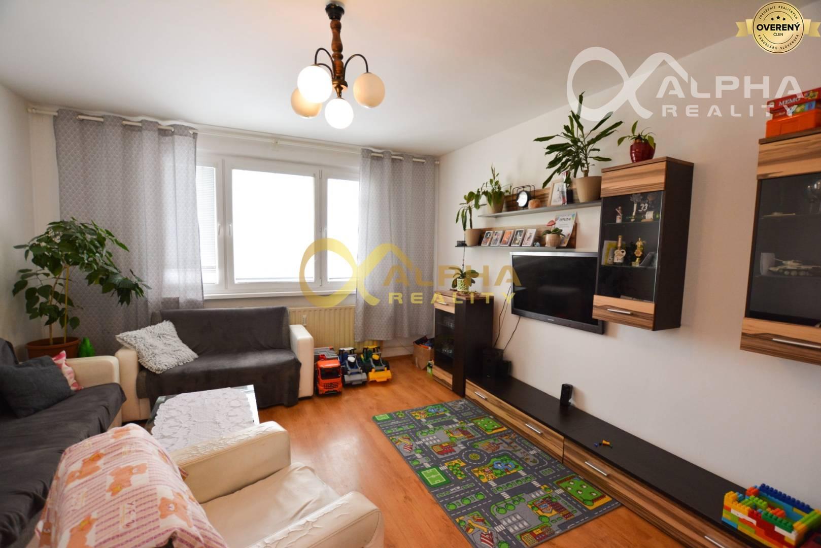 Exkluzívne: Prenájom 4 izbový byt s loggiou, sídl. Mier, Sp. Nová Ves