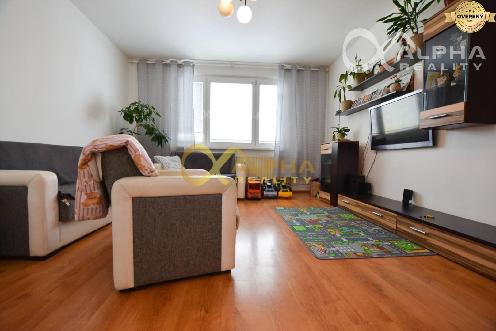 Exkluzívne: Prenájom 4 izbový byt s loggiou, sídl. Mier, Sp. Nová Ves