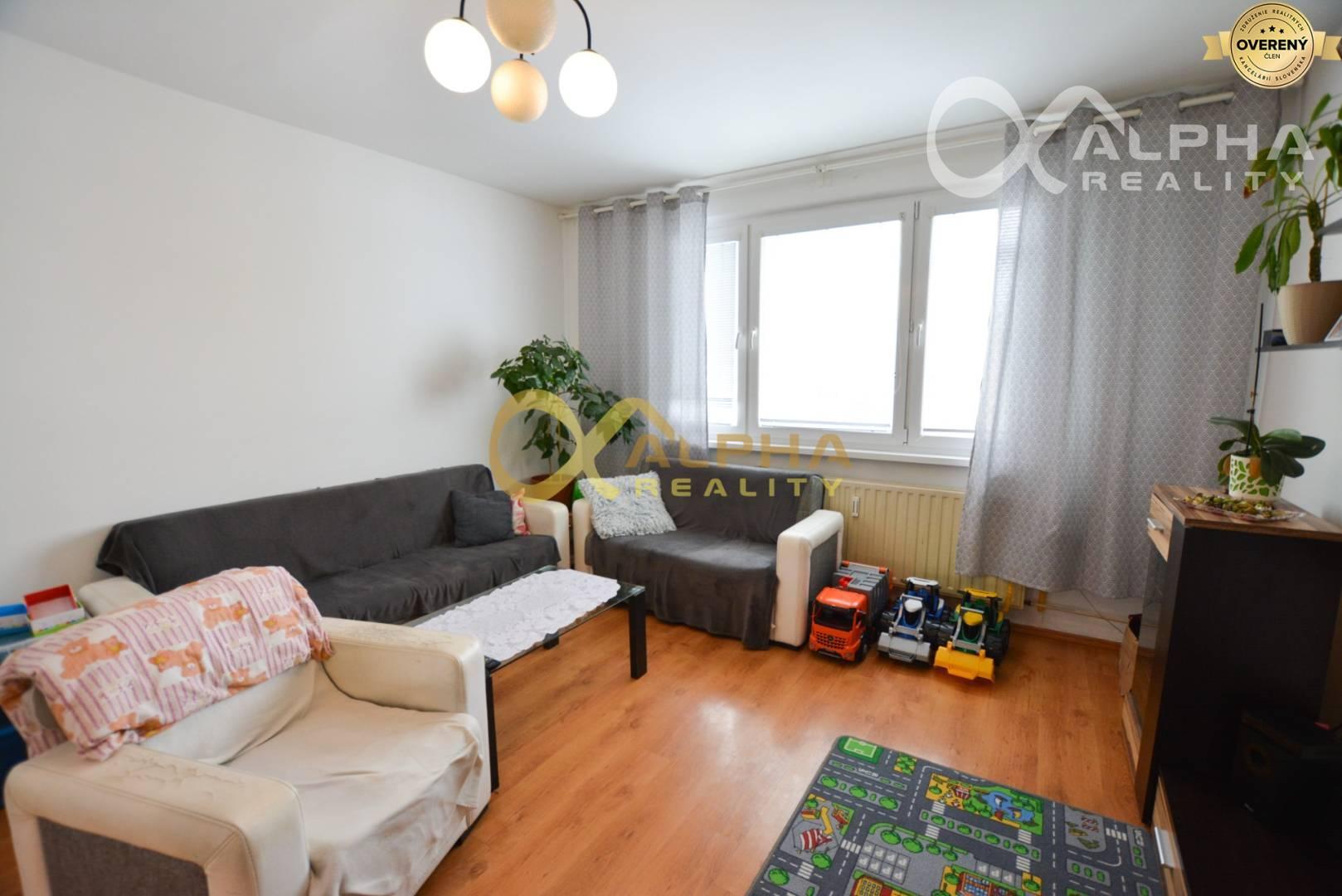 Exkluzívne: Prenájom 4 izbový byt s loggiou, sídl. Mier, Sp. Nová Ves