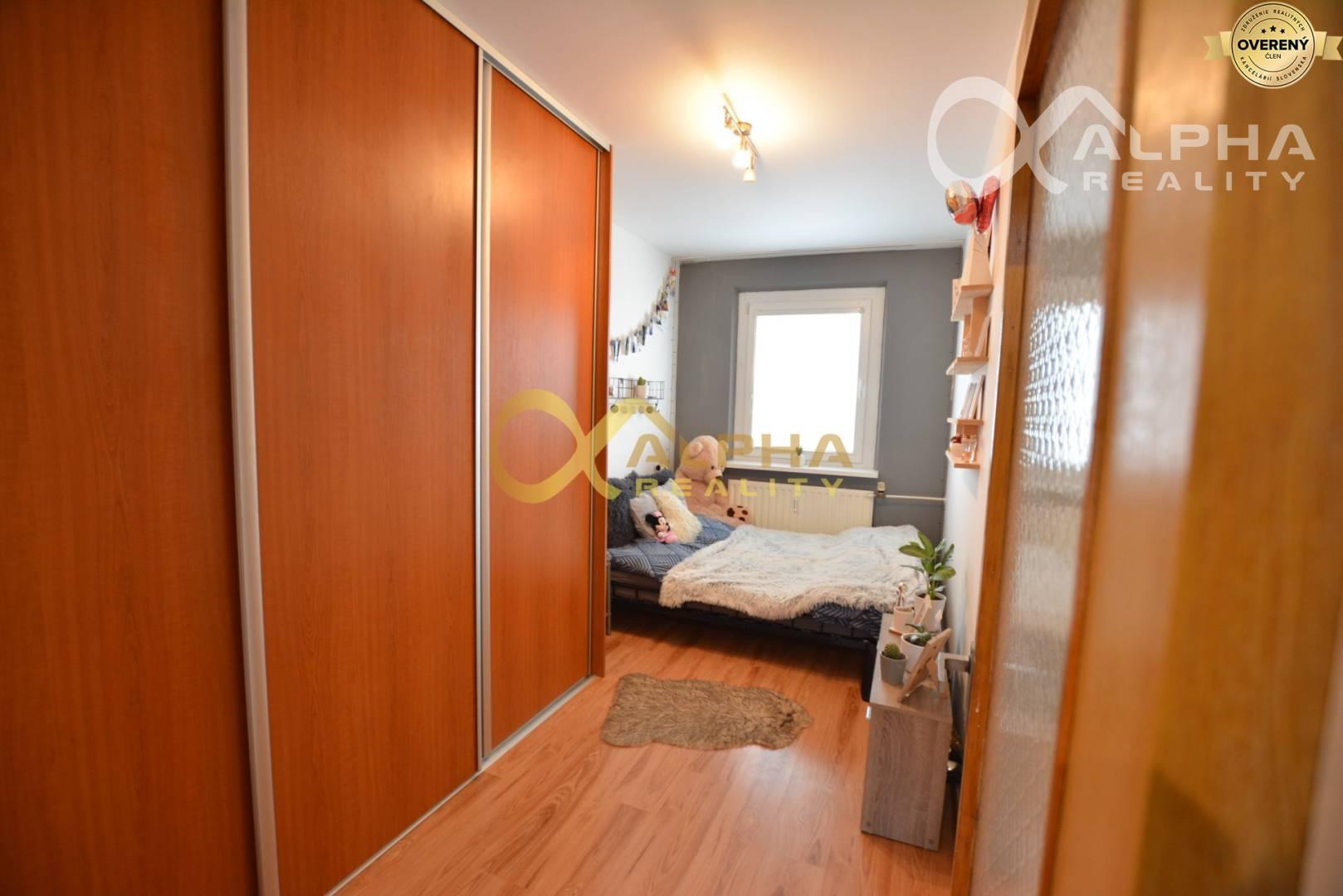 Exkluzívne: Prenájom 4 izbový byt s loggiou, sídl. Mier, Sp. Nová Ves