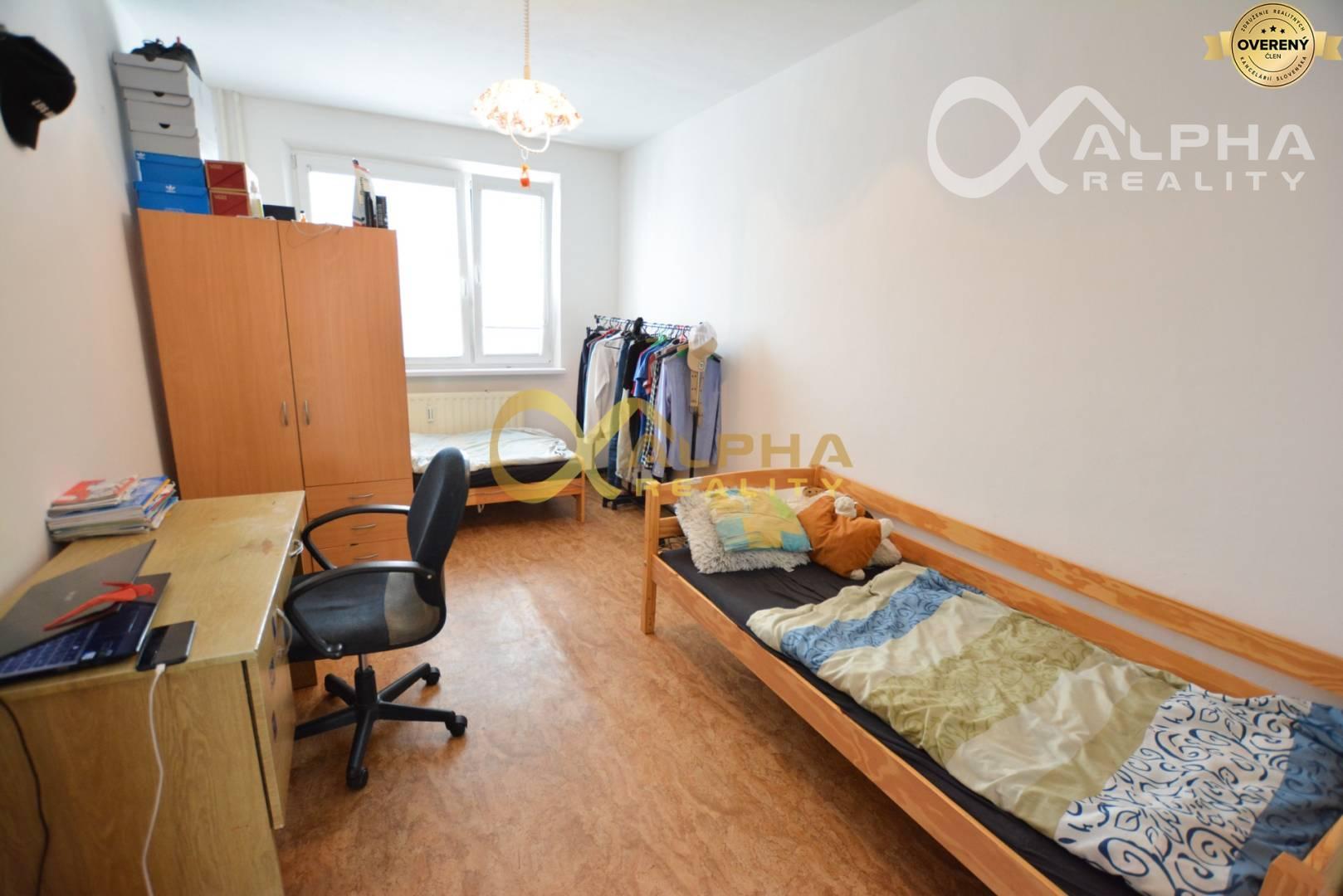 Exkluzívne: Prenájom 4 izbový byt s loggiou, sídl. Mier, Sp. Nová Ves