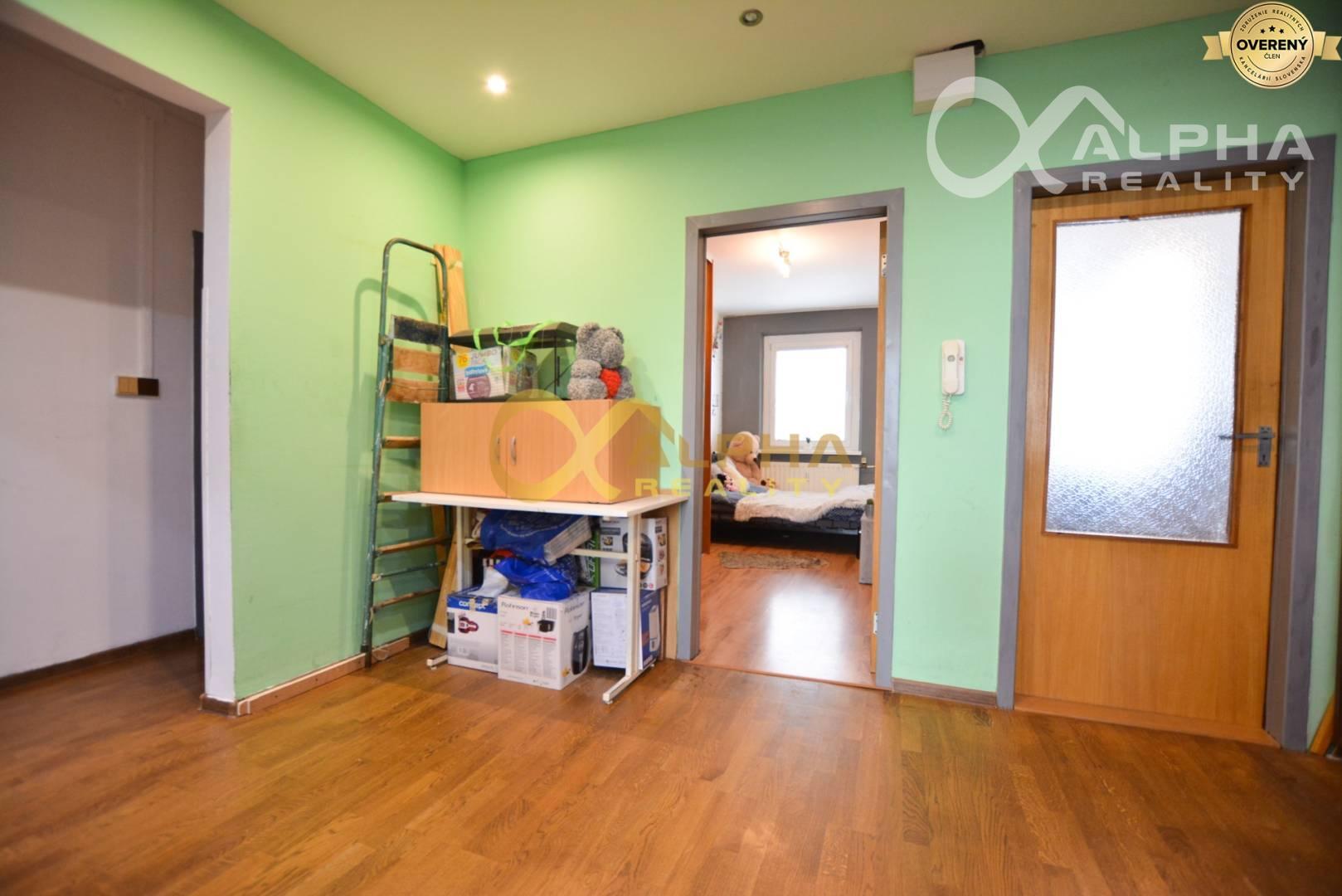 Exkluzívne: Prenájom 4 izbový byt s loggiou, sídl. Mier, Sp. Nová Ves