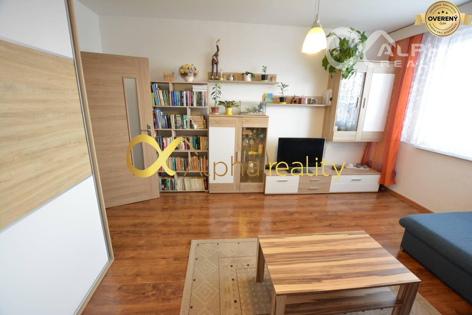 REZERVOVANÉ, 3i byt s loggiou, sídlisko Východ, Spišská Nová Ves