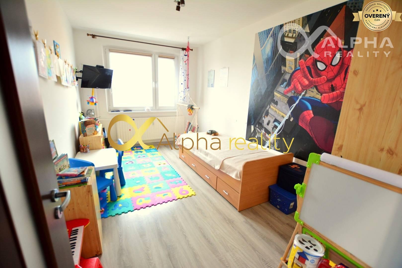 Prenájom 4 izbový byt s loggiou, sídlisko Mier, Spišská Nová Ves