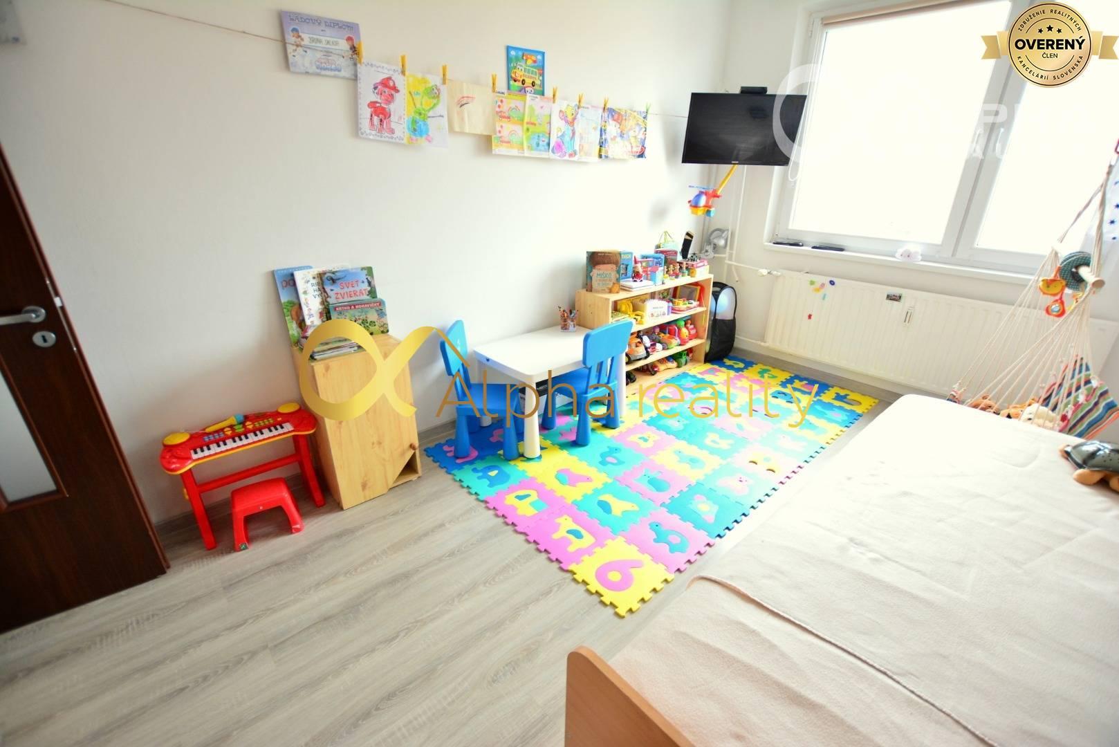 Prenájom 4 izbový byt s loggiou, sídlisko Mier, Spišská Nová Ves