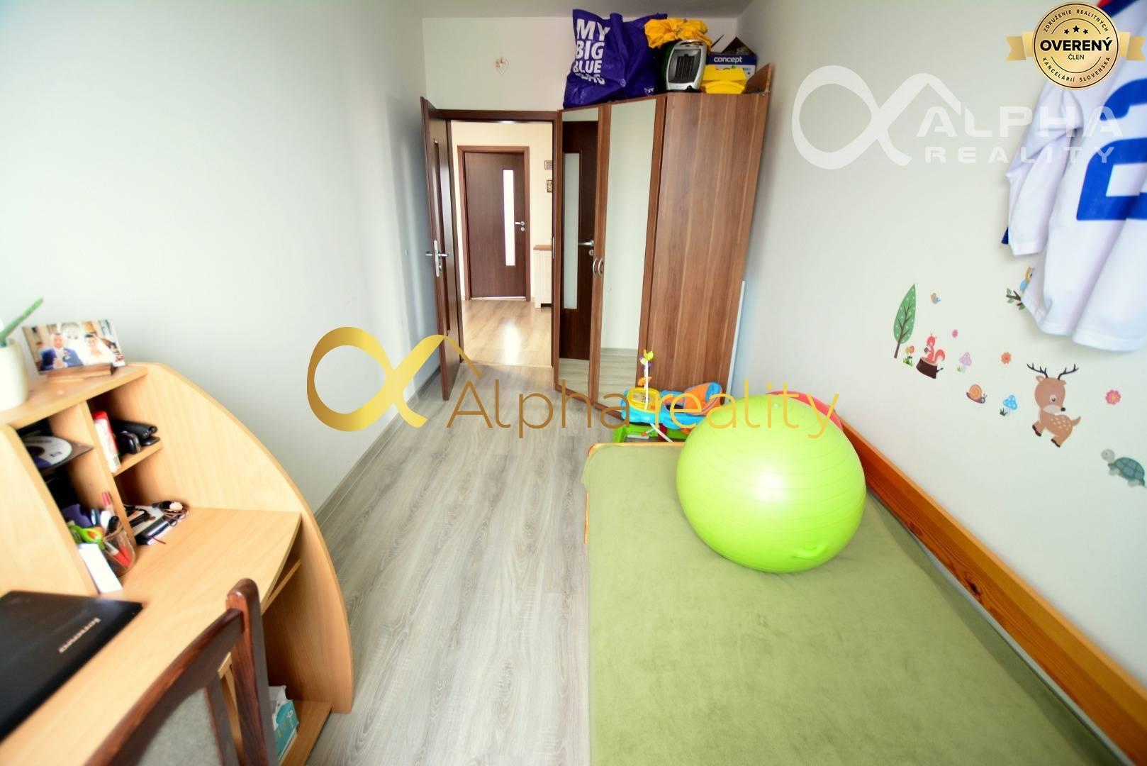 Prenájom 4 izbový byt s loggiou, sídlisko Mier, Spišská Nová Ves