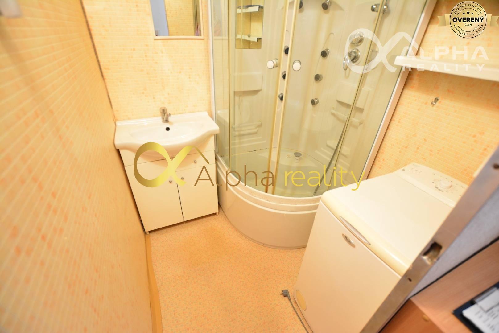 EXKLUZÍVNE: 3 izbový byt s loggiou, sídlisko Mier, Spišská Nová Ves