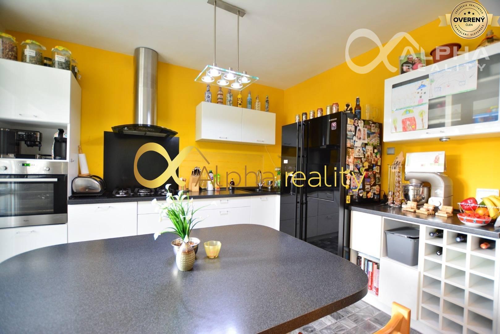 Prenájom: 4 izbový byt s loggiou, sídlisko Mier, Sp.N.Ves