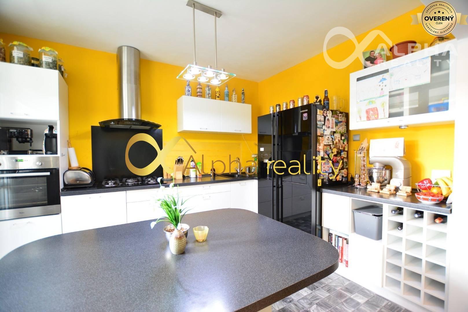 Prenájom: 4 izbový byt s loggiou, sídlisko Mier, Sp.N.Ves