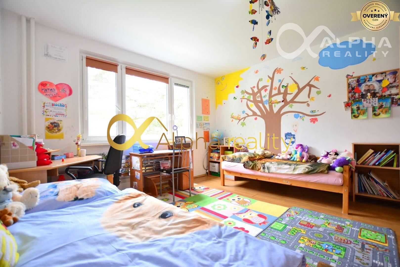 Prenájom: 4 izbový byt s loggiou, sídlisko Mier, Sp.N.Ves