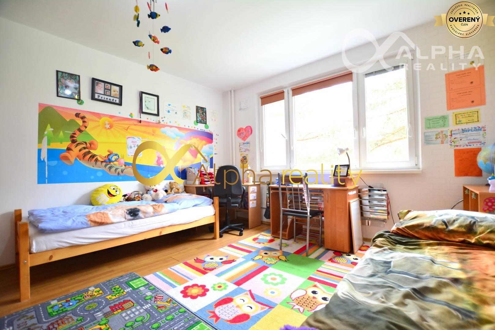 Prenájom: 4 izbový byt s loggiou, sídlisko Mier, Sp.N.Ves