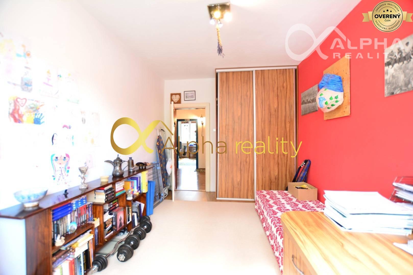 Prenájom: 4 izbový byt s loggiou, sídlisko Mier, Sp.N.Ves