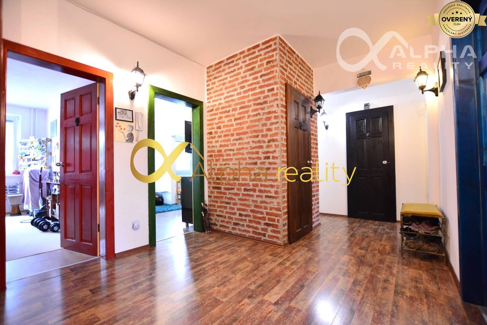 Prenájom: 4 izbový byt s loggiou, sídlisko Mier, Sp.N.Ves