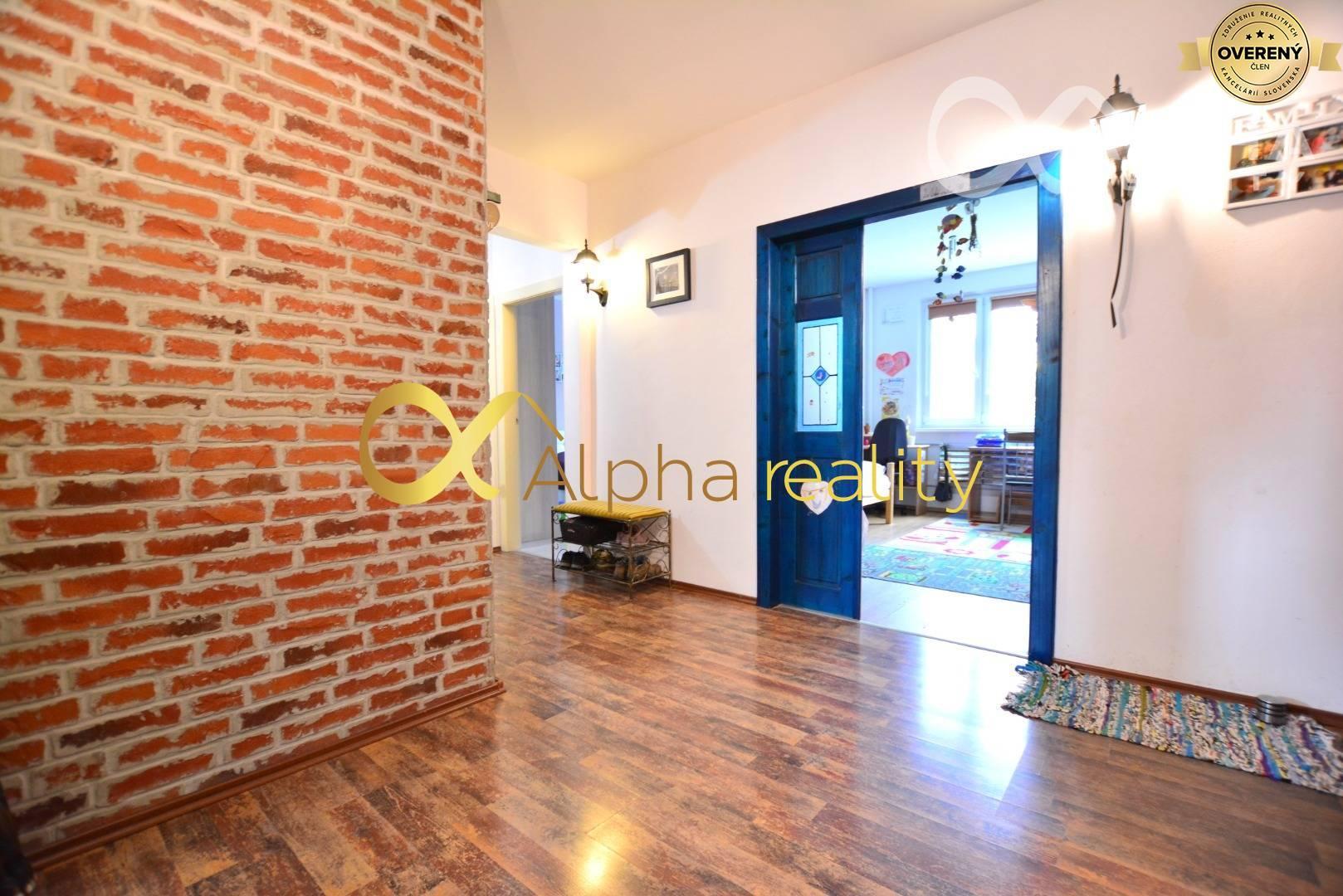 Prenájom: 4 izbový byt s loggiou, sídlisko Mier, Sp.N.Ves