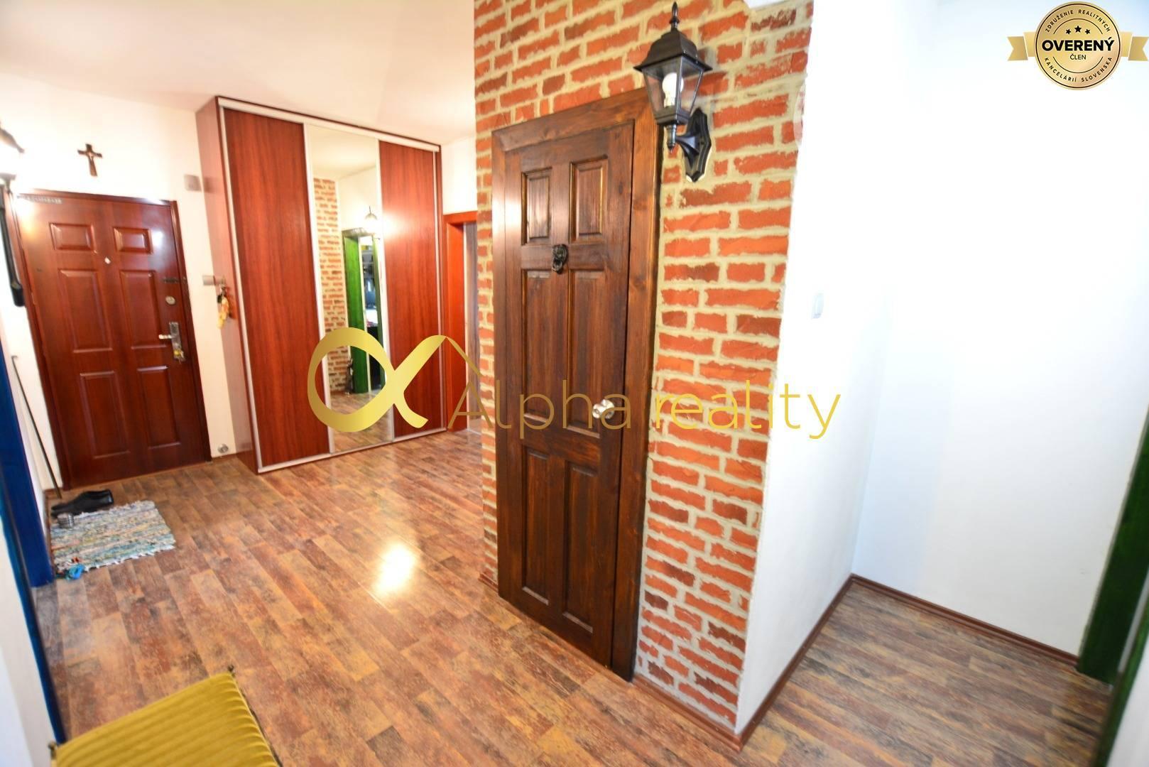 Prenájom: 4 izbový byt s loggiou, sídlisko Mier, Sp.N.Ves