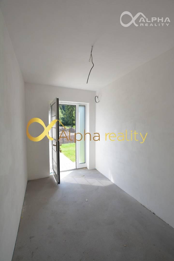 3 izbový byt s predzáhradkou, Novoveská Huta