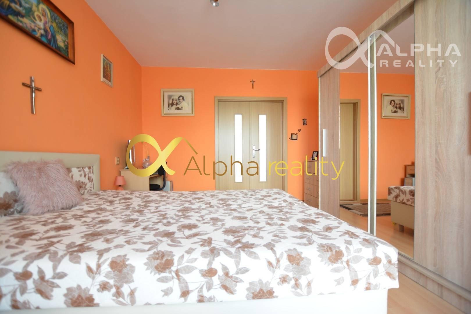 EXKLUZÍVNE 2 izbový byt s loggiou a garážou, sídl. Tarča, Sp.N.Ves