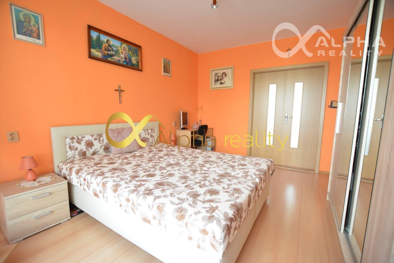 EXKLUZÍVNE 2 izbový byt s loggiou a garážou, sídl. Tarča, Sp.N.Ves