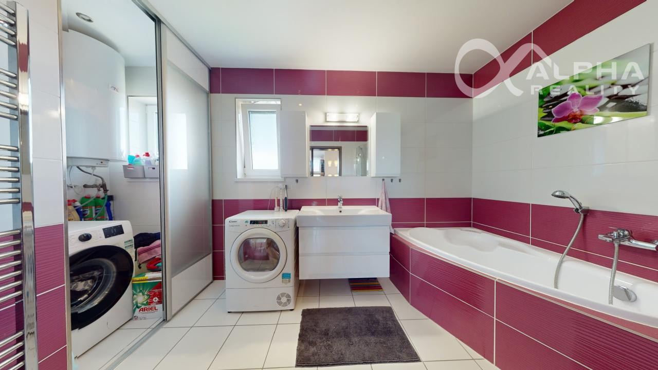 EXKLUZÍVNE nadštandardný 3i byt s terasou, garážou, altánom, Smižany