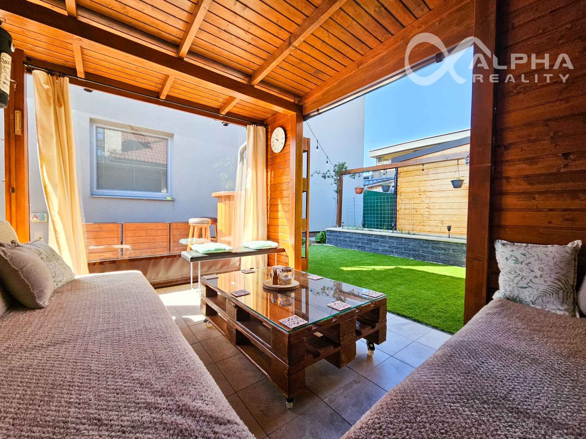 EXKLUZÍVNE nadštandardný 3i byt s terasou, garážou, altánom, Smižany