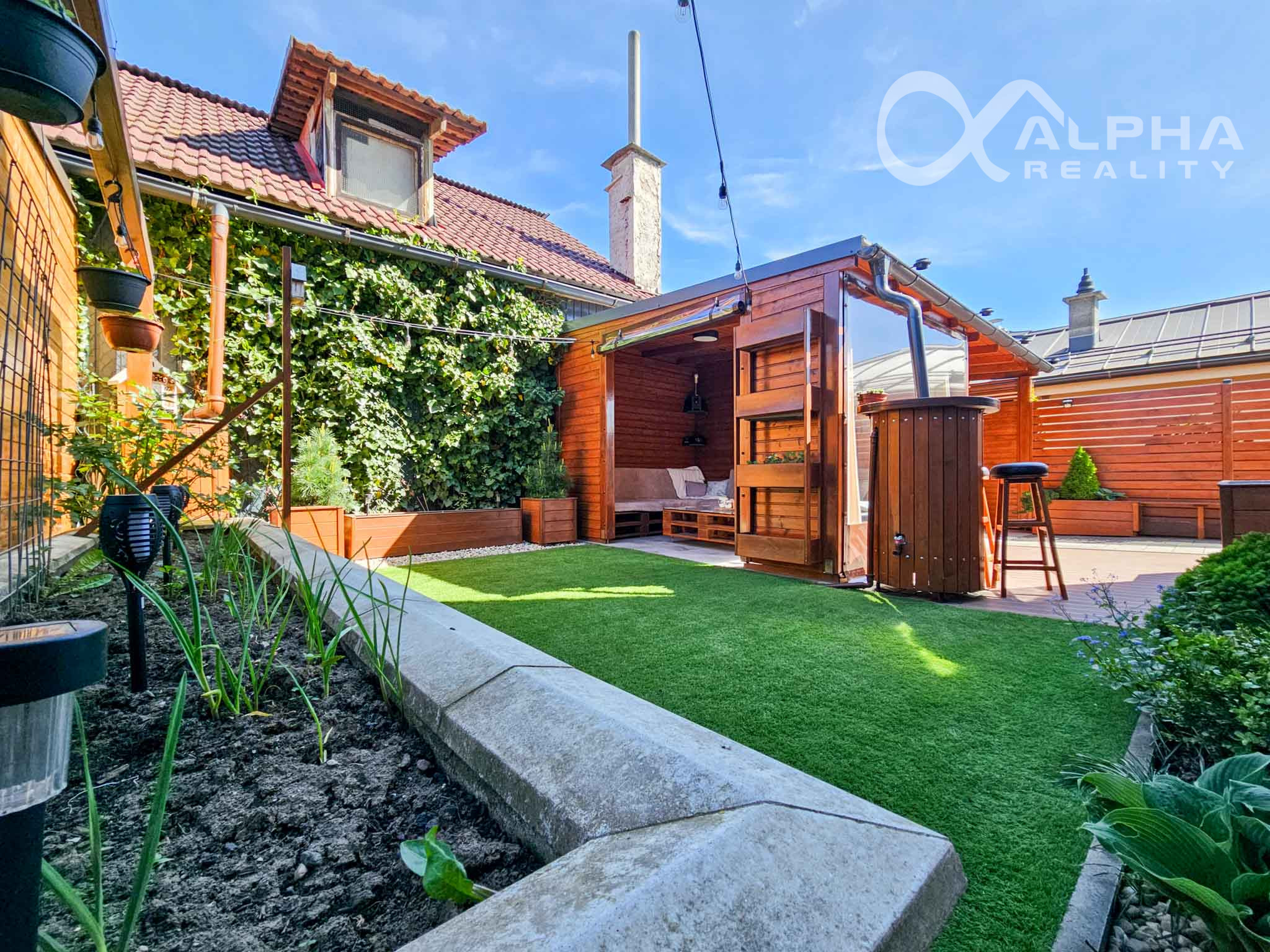 EXKLUZÍVNE nadštandardný 3i byt s terasou, garážou, altánom, Smižany