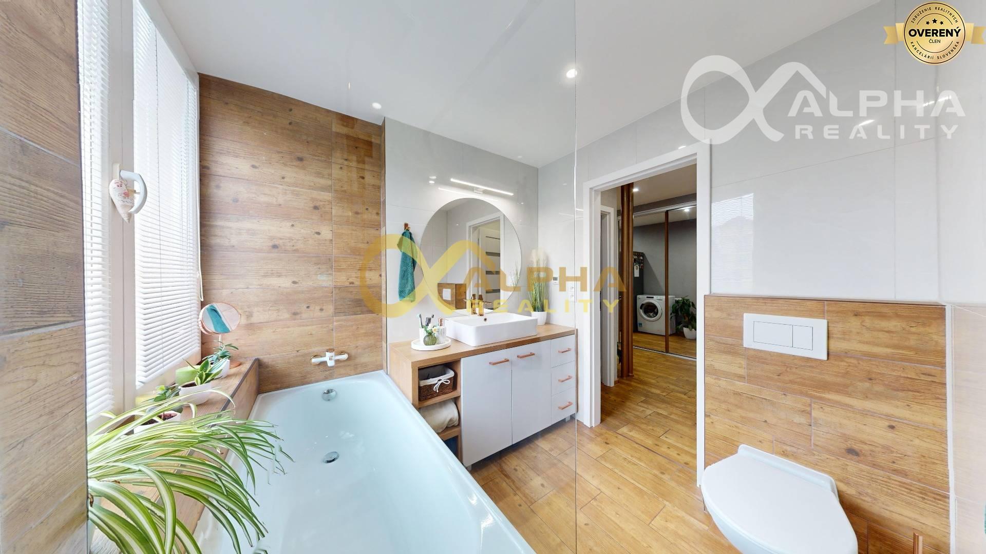 EXKLUZÍVNE 2i byt s francúzskym balkónom, centrum, Spišská Nová Ves