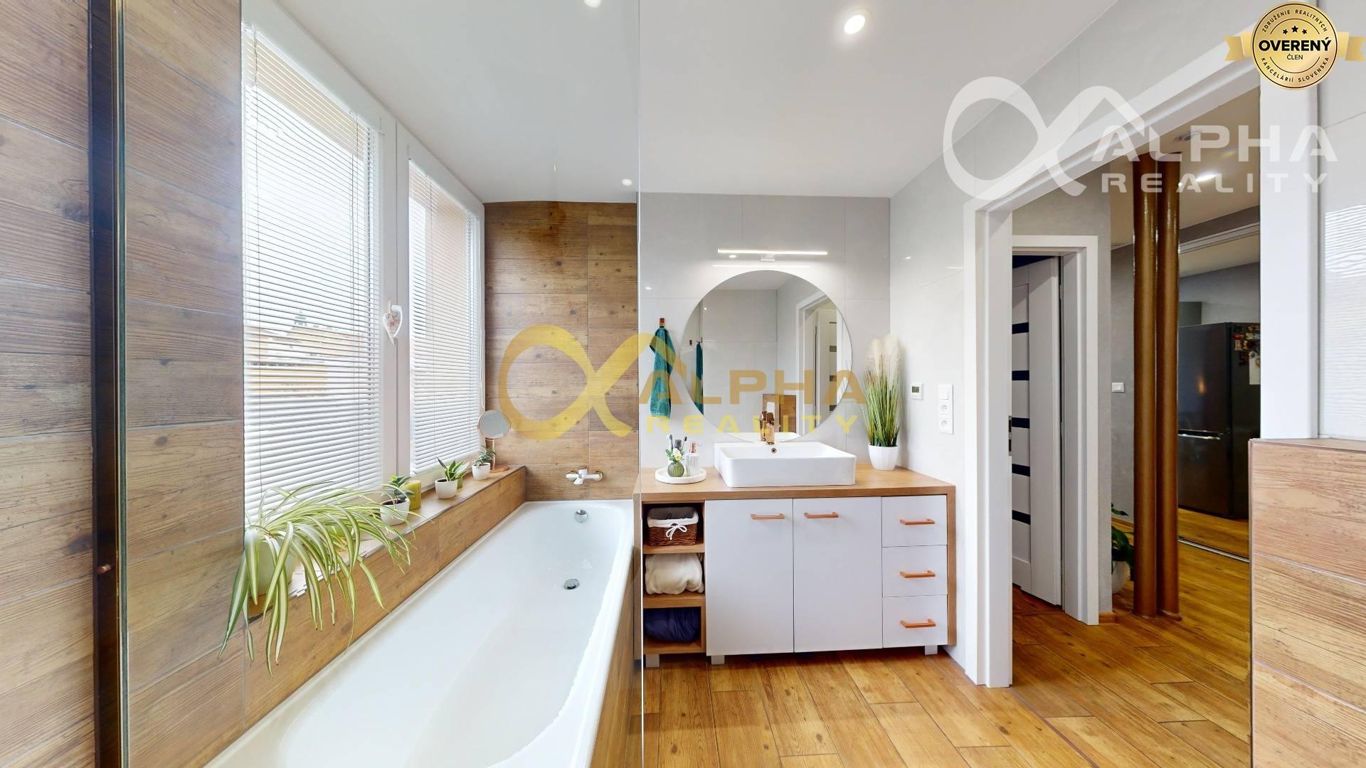 EXKLUZÍVNE 2i byt s francúzskym balkónom, centrum, Spišská Nová Ves