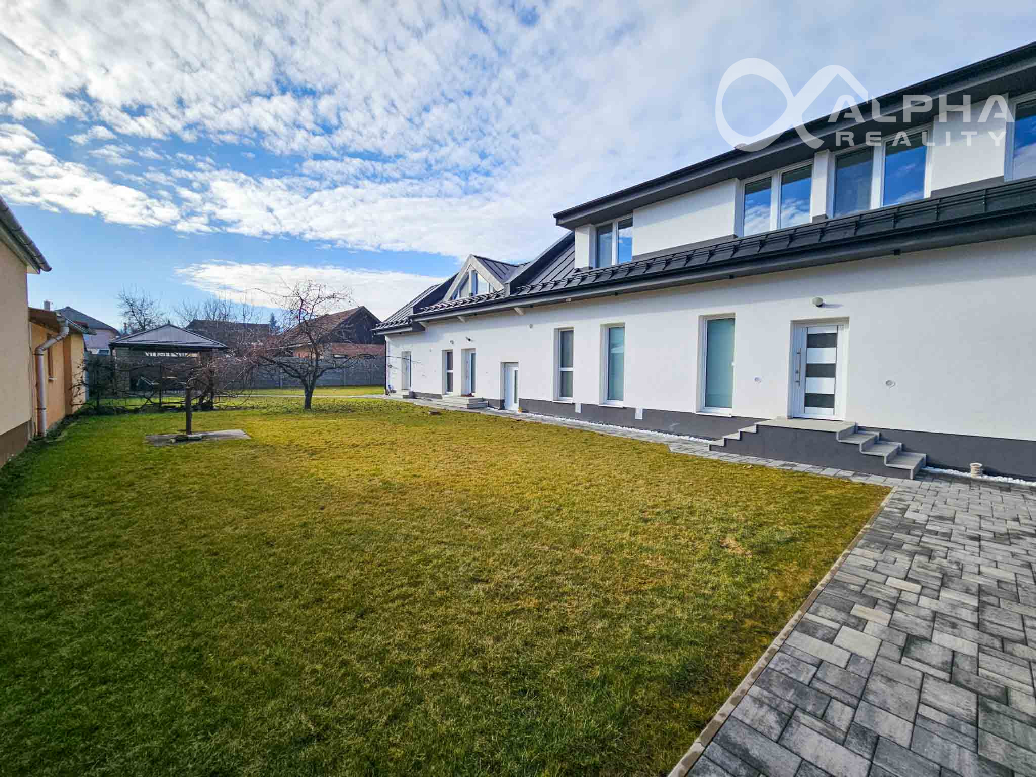 Prenájom 2i byt s parkovaním, záhradou, altánkom, Smižany