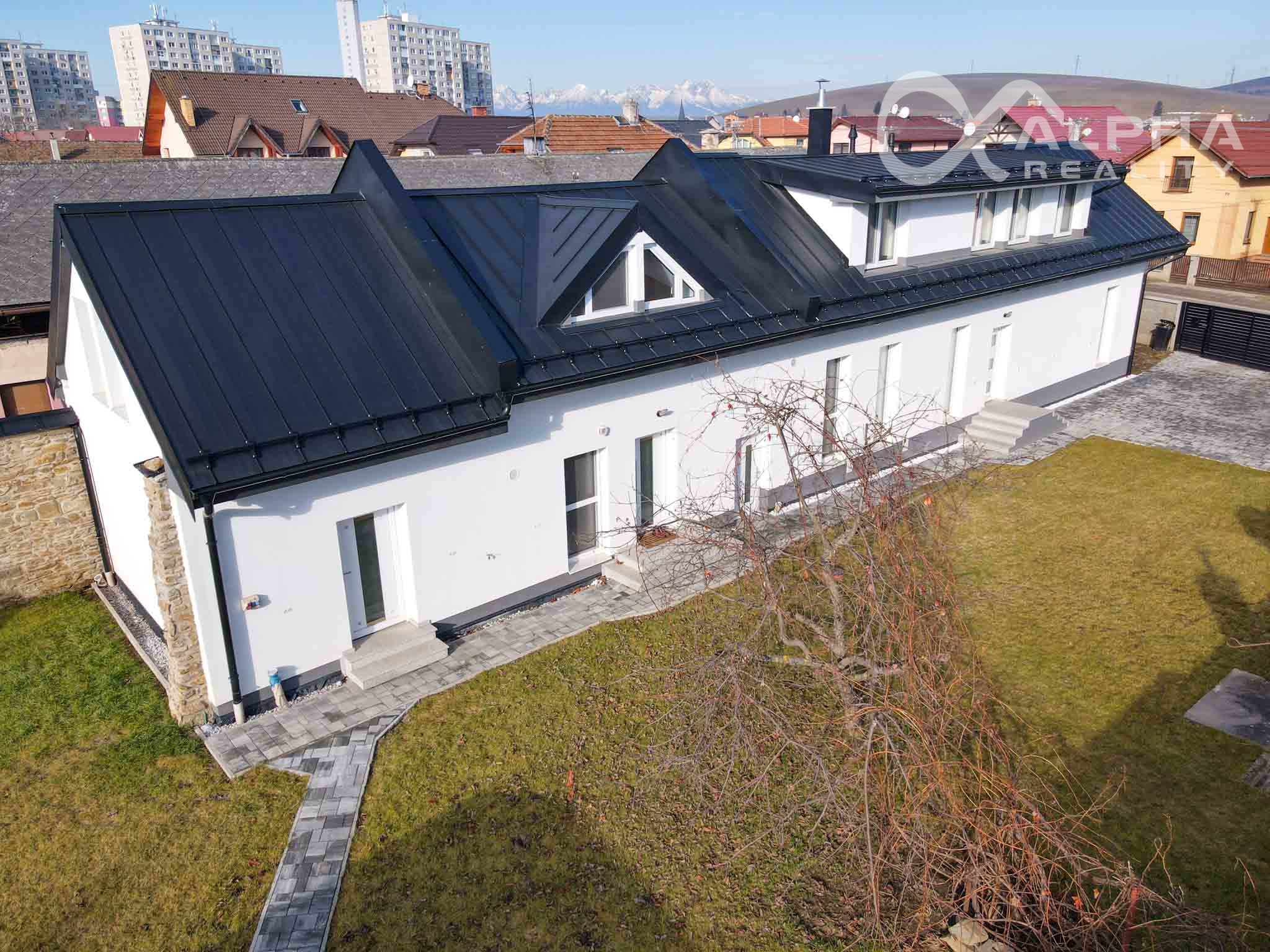 Prenájom 2i byt s parkovaním, záhradou, altánkom, Smižany