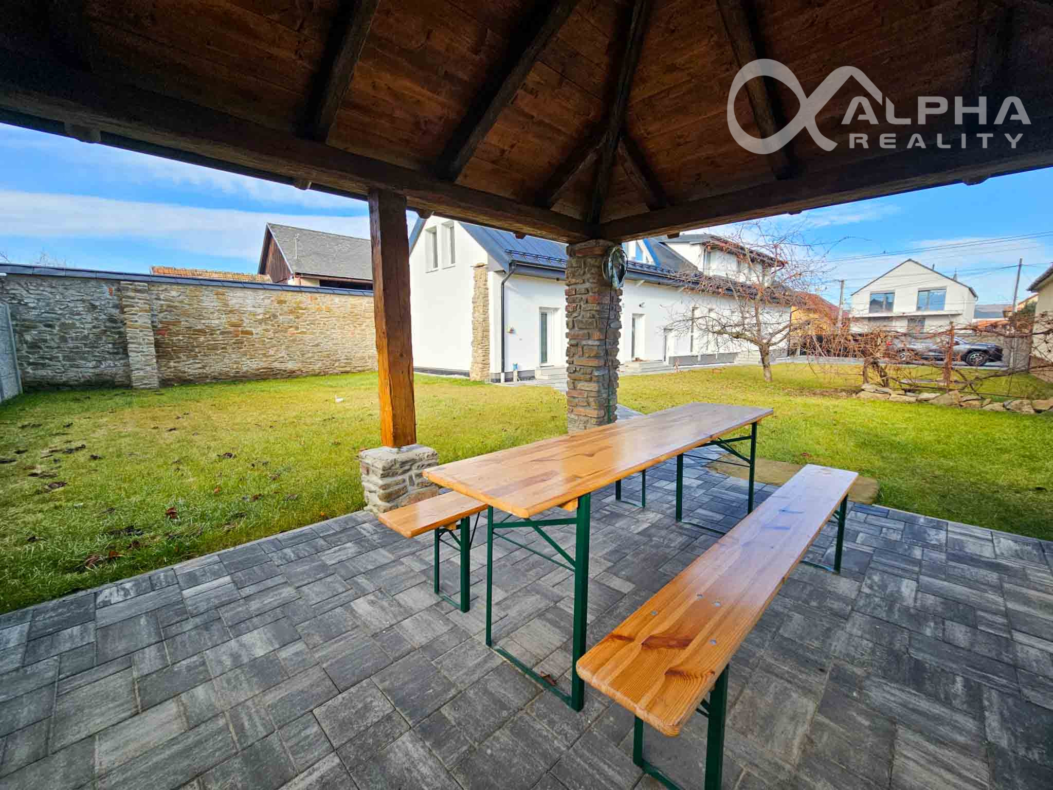 Prenájom 2i byt s parkovaním, záhradou, altánkom, Smižany