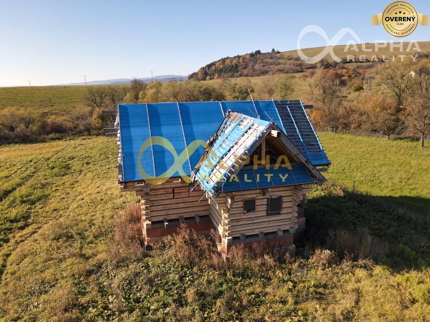 Rozostavaný zrubový rodinný dom, obec Pongrácovce, okres Levoča 
