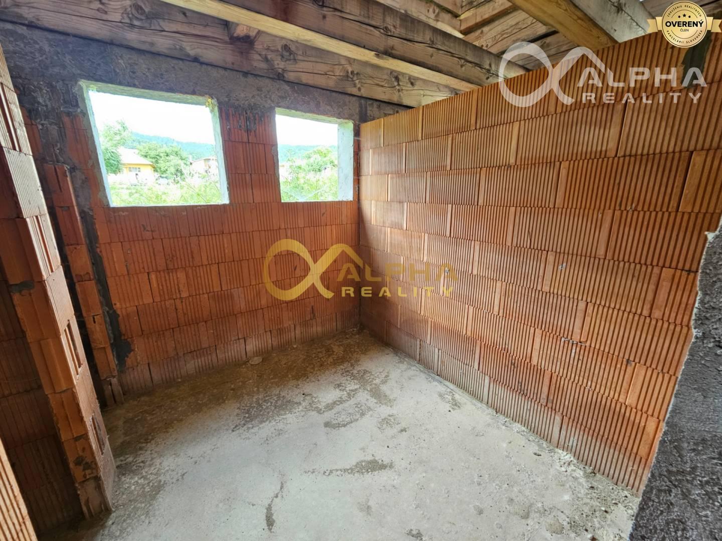 Rozostavaný zrubový rodinný dom, obec Pongrácovce, okres Levoča 