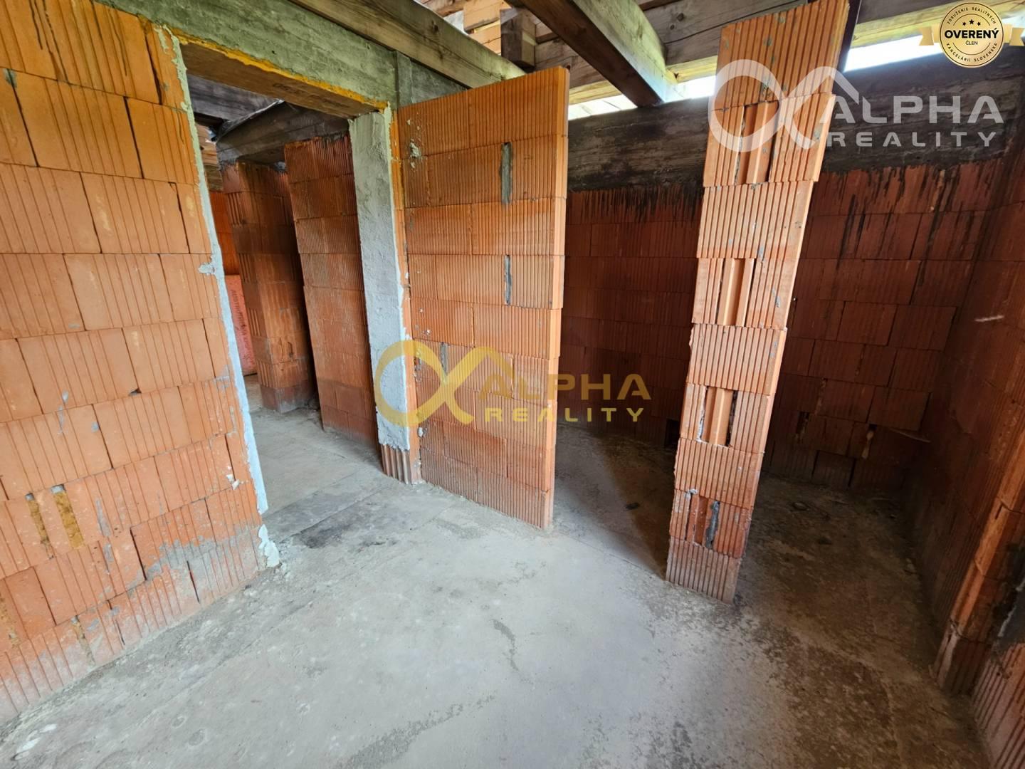 Rozostavaný zrubový rodinný dom, obec Pongrácovce, okres Levoča 