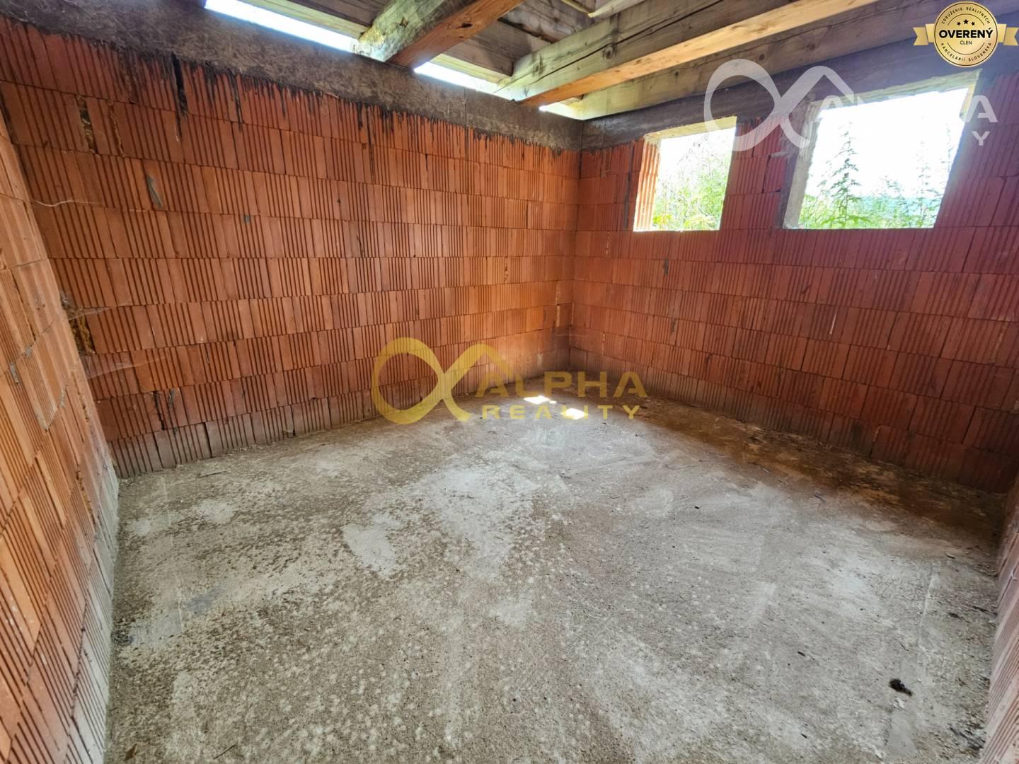 Rozostavaný zrubový rodinný dom, obec Pongrácovce, okres Levoča 