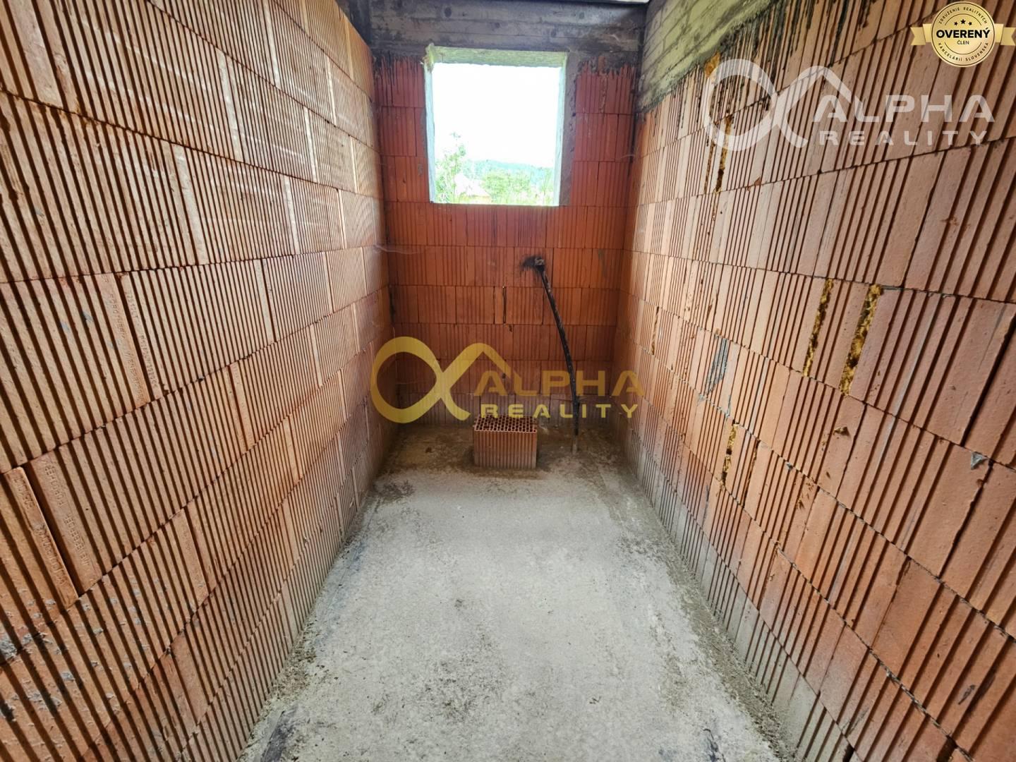 Rozostavaný zrubový rodinný dom, obec Pongrácovce, okres Levoča 