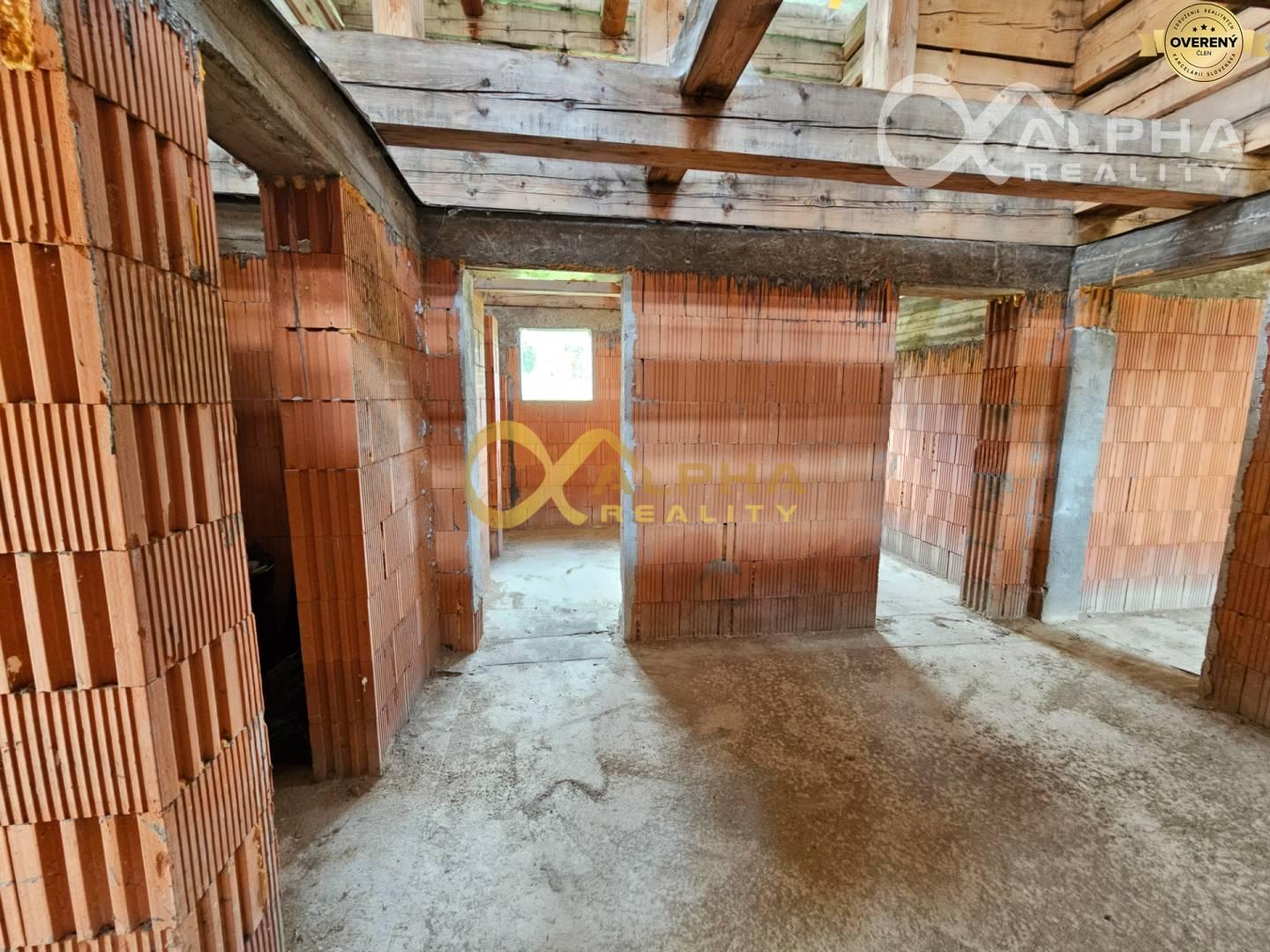 Rozostavaný zrubový rodinný dom, obec Pongrácovce, okres Levoča 