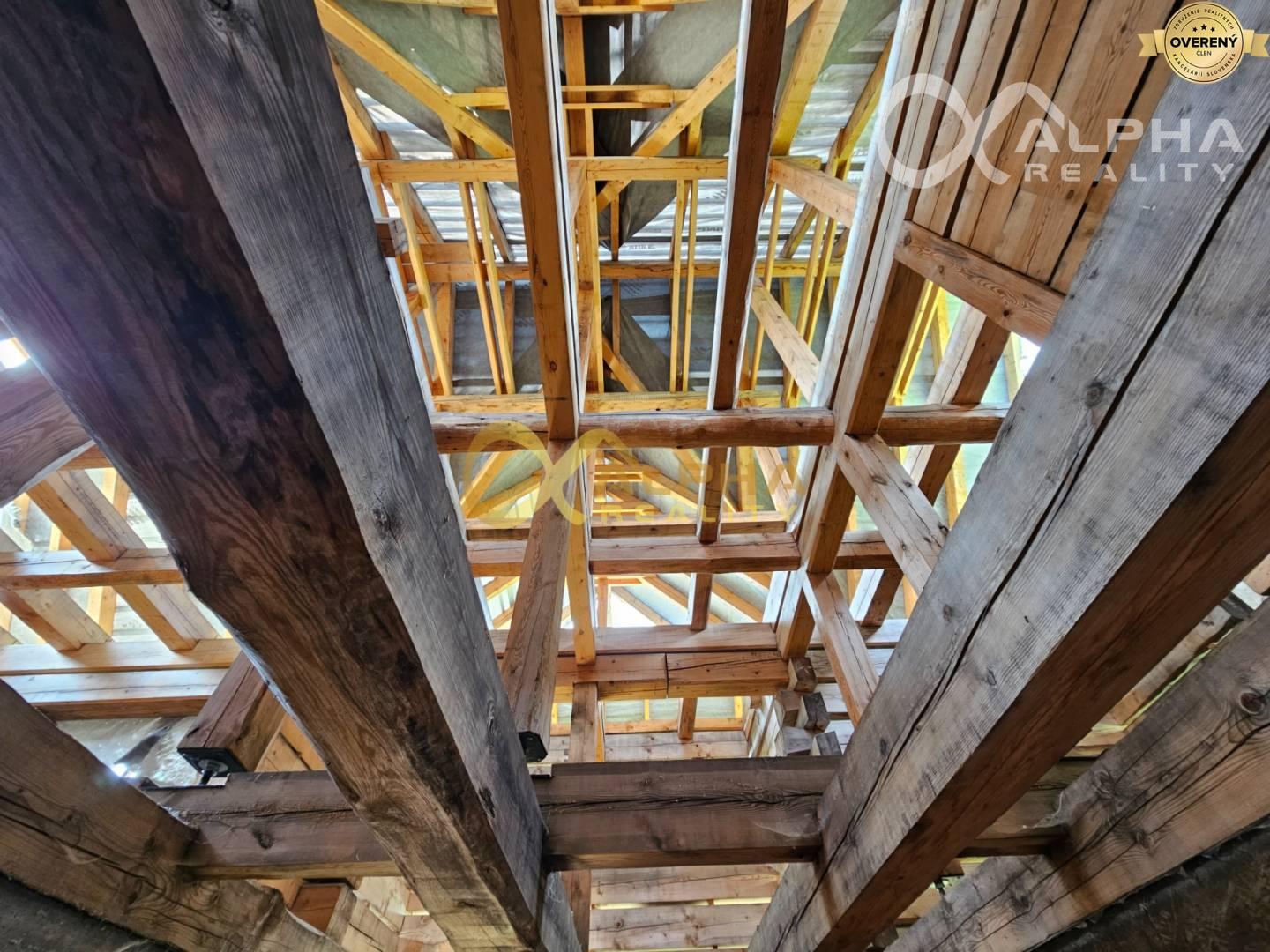 Rozostavaný zrubový rodinný dom, obec Pongrácovce, okres Levoča 