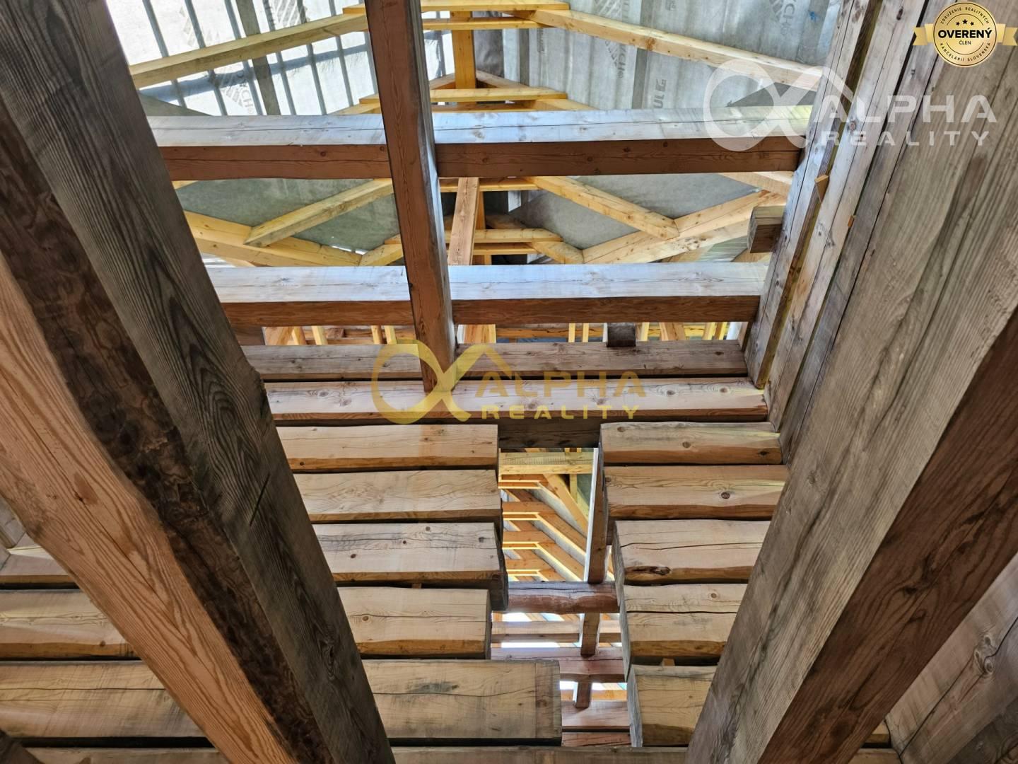 Rozostavaný zrubový rodinný dom, obec Pongrácovce, okres Levoča 